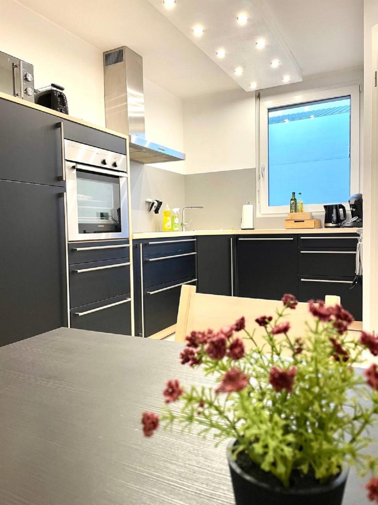 Geraeumiges Ferienhaus In Koblenz Кобленц Екстериор снимка