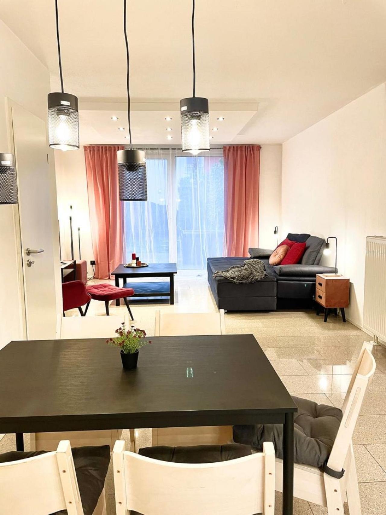 Geraeumiges Ferienhaus In Koblenz Кобленц Екстериор снимка