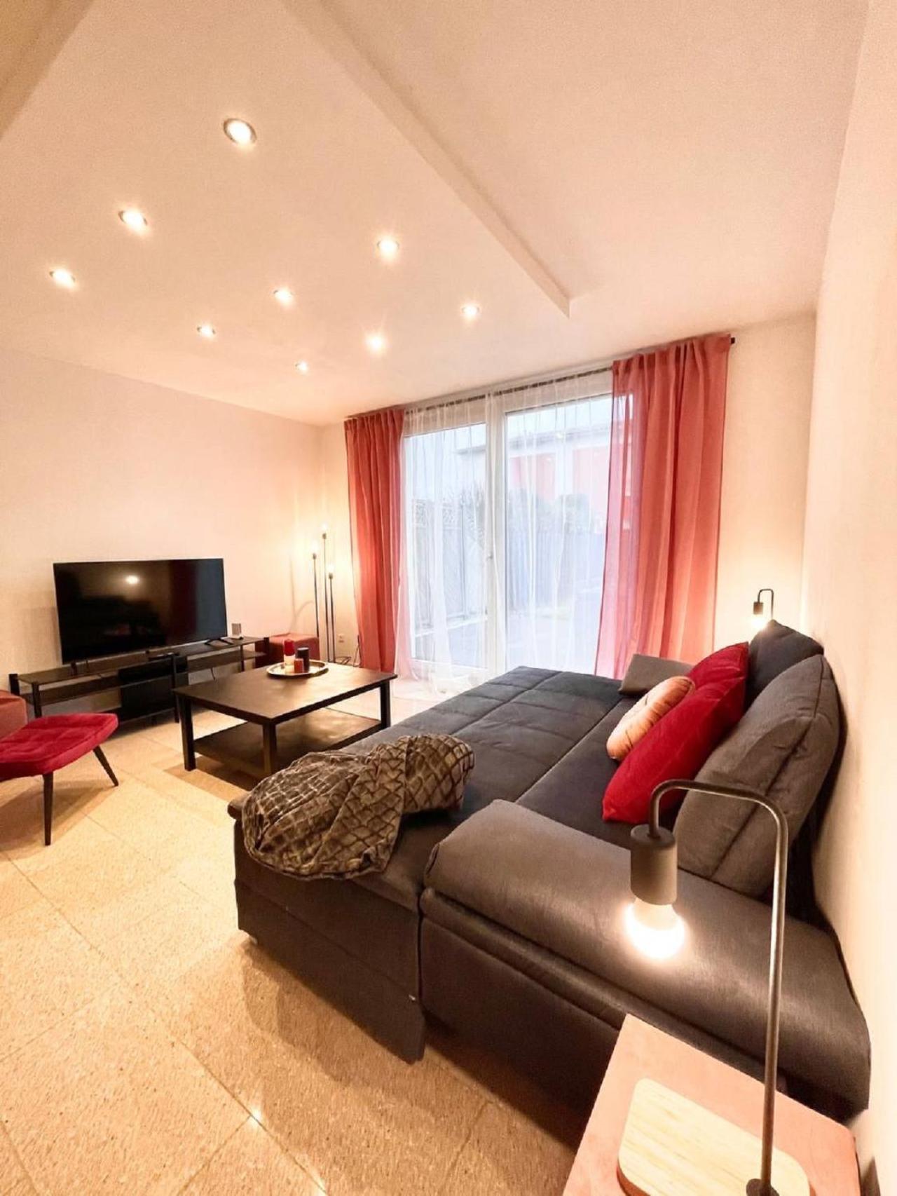 Geraeumiges Ferienhaus In Koblenz Кобленц Екстериор снимка