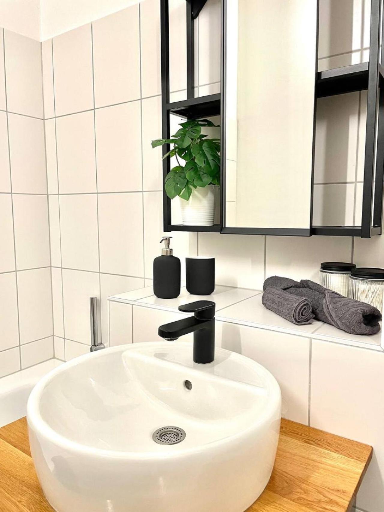 Geraeumiges Ferienhaus In Koblenz Кобленц Екстериор снимка
